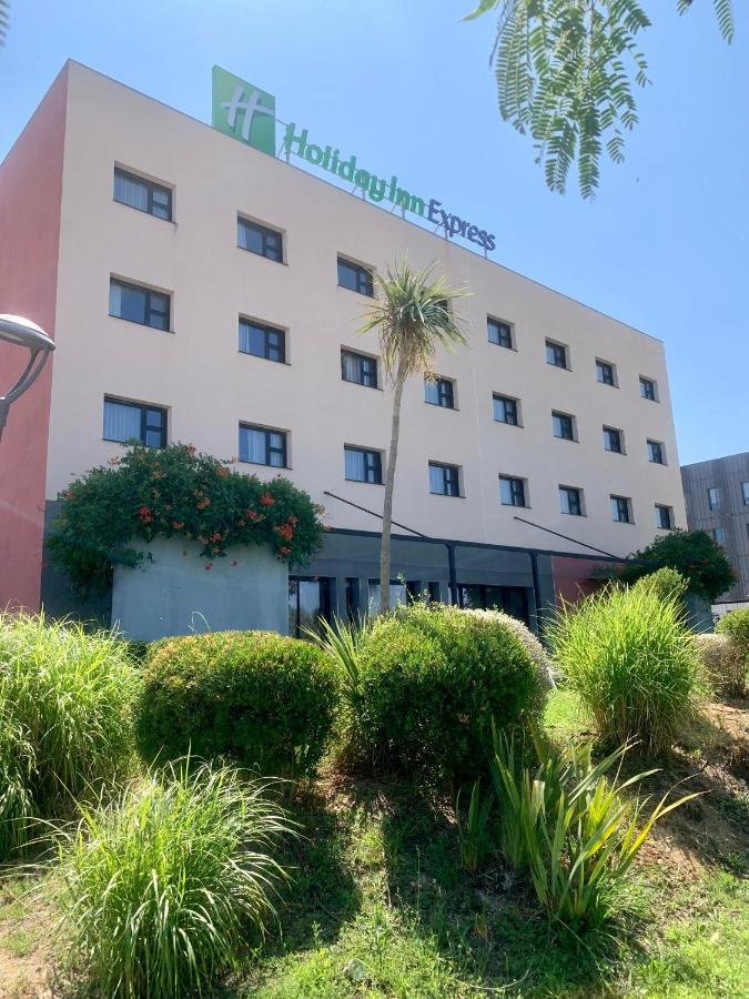 Holiday Inn Express - Marseille Airport, An Ihg Hotel Vitrolles  Ngoại thất bức ảnh