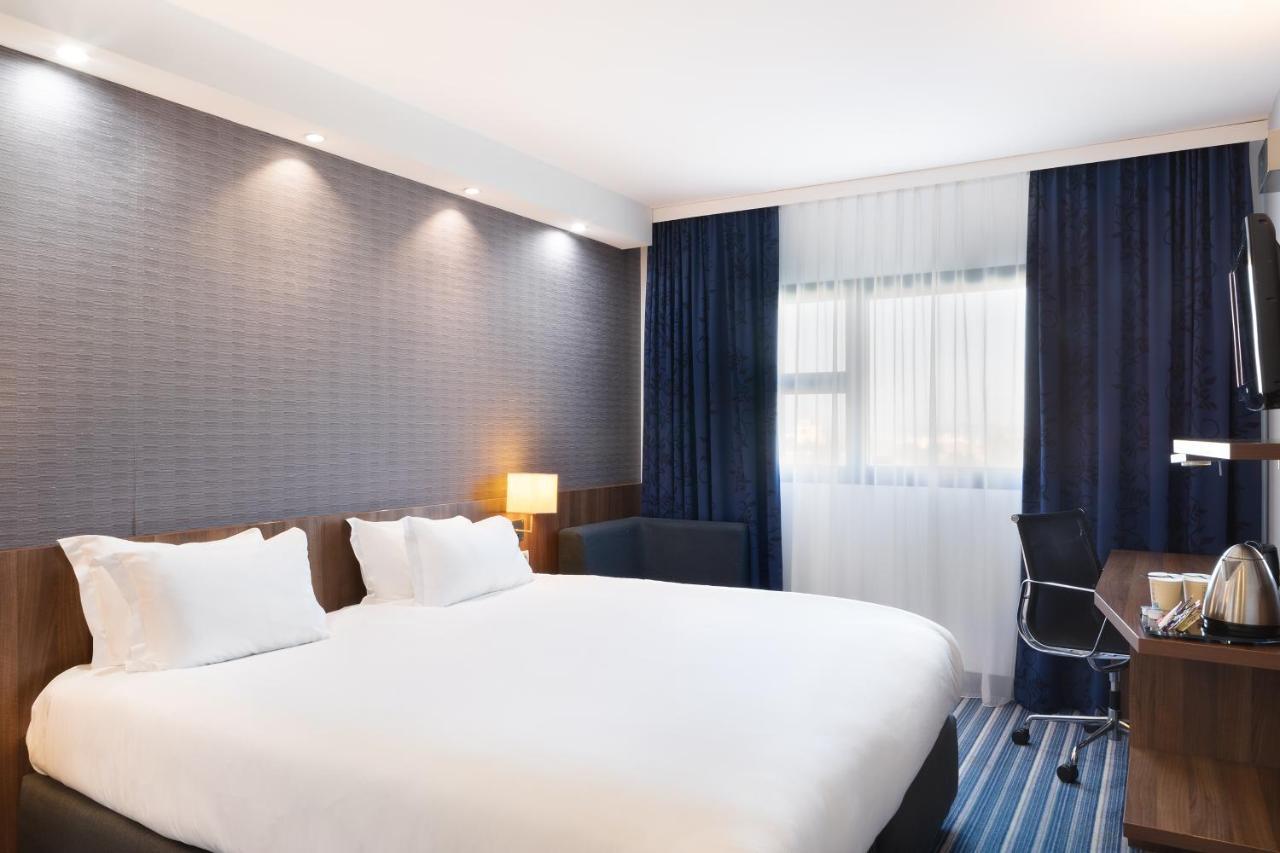 Holiday Inn Express - Marseille Airport, An Ihg Hotel Vitrolles  Ngoại thất bức ảnh