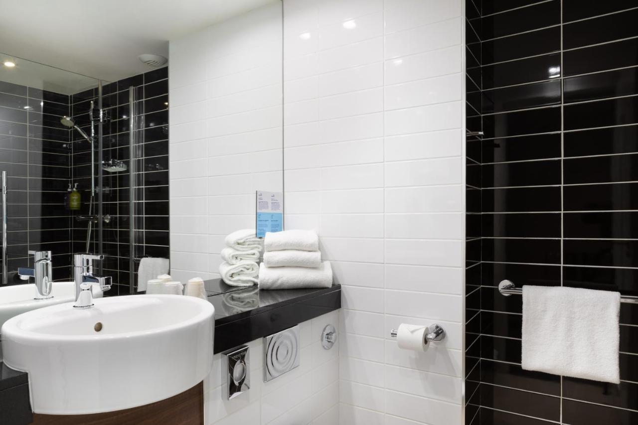 Holiday Inn Express - Marseille Airport, An Ihg Hotel Vitrolles  Ngoại thất bức ảnh