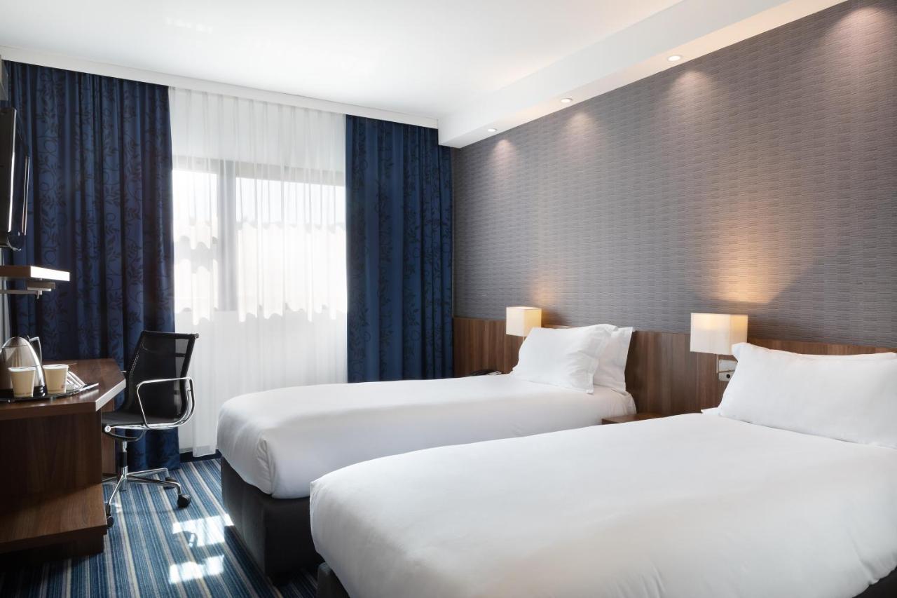 Holiday Inn Express - Marseille Airport, An Ihg Hotel Vitrolles  Ngoại thất bức ảnh
