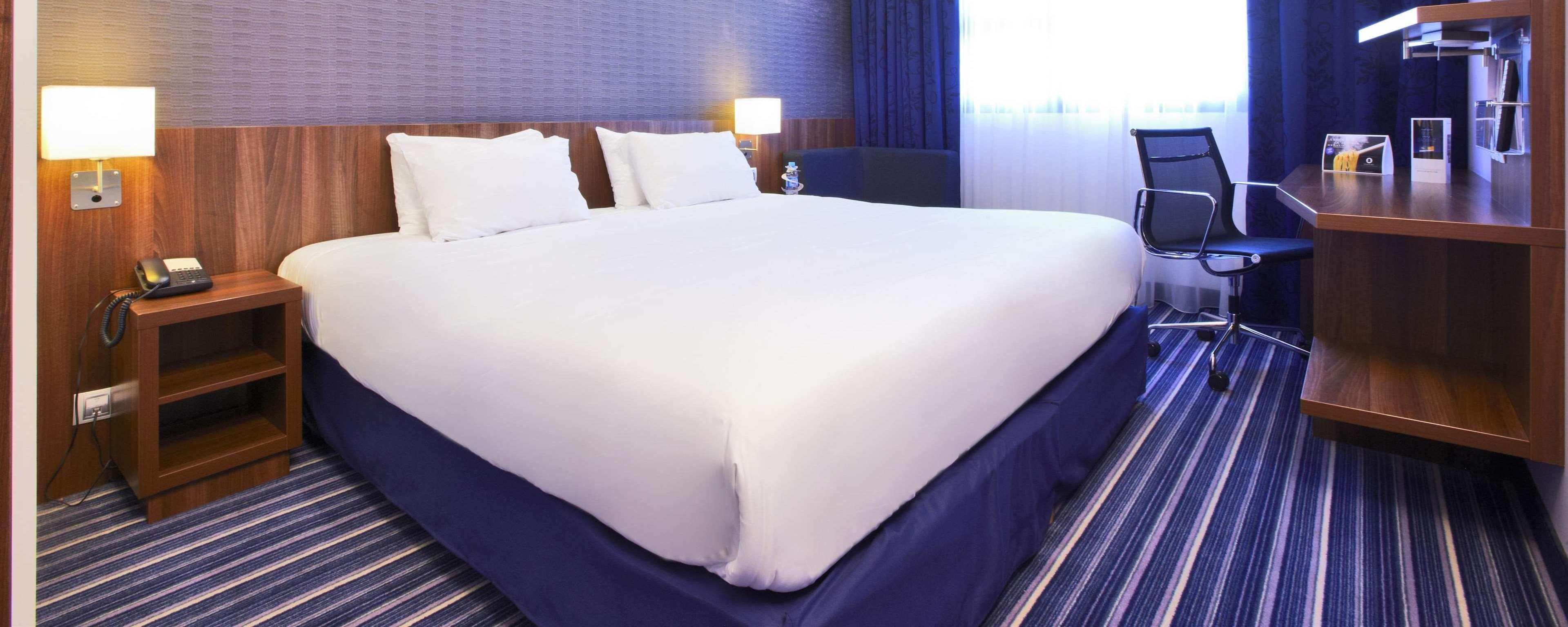 Holiday Inn Express - Marseille Airport, An Ihg Hotel Vitrolles  Ngoại thất bức ảnh