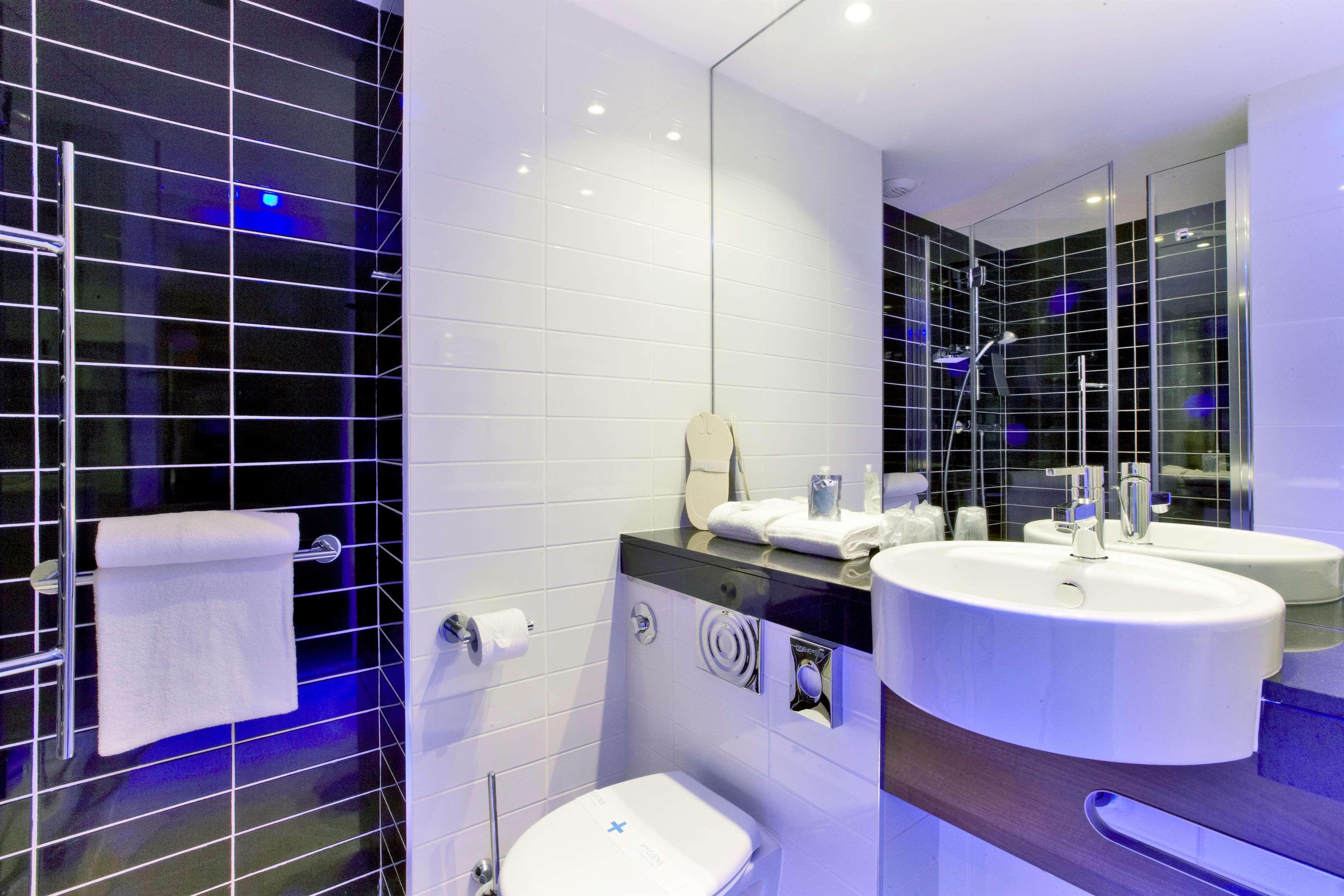 Holiday Inn Express - Marseille Airport, An Ihg Hotel Vitrolles  Ngoại thất bức ảnh