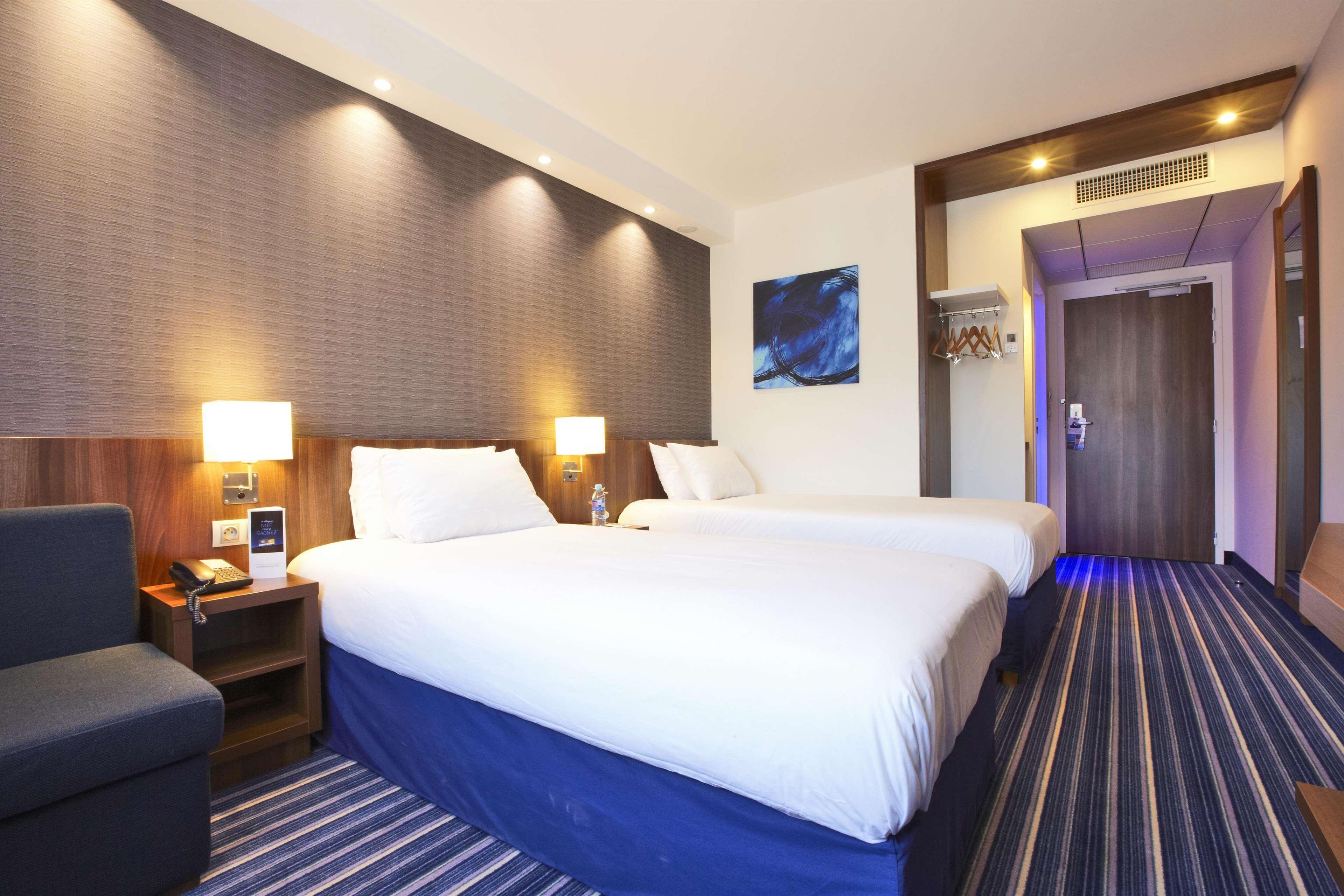 Holiday Inn Express - Marseille Airport, An Ihg Hotel Vitrolles  Ngoại thất bức ảnh