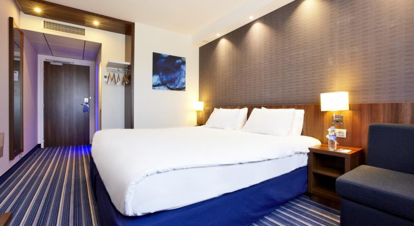 Holiday Inn Express - Marseille Airport, An Ihg Hotel Vitrolles  Ngoại thất bức ảnh
